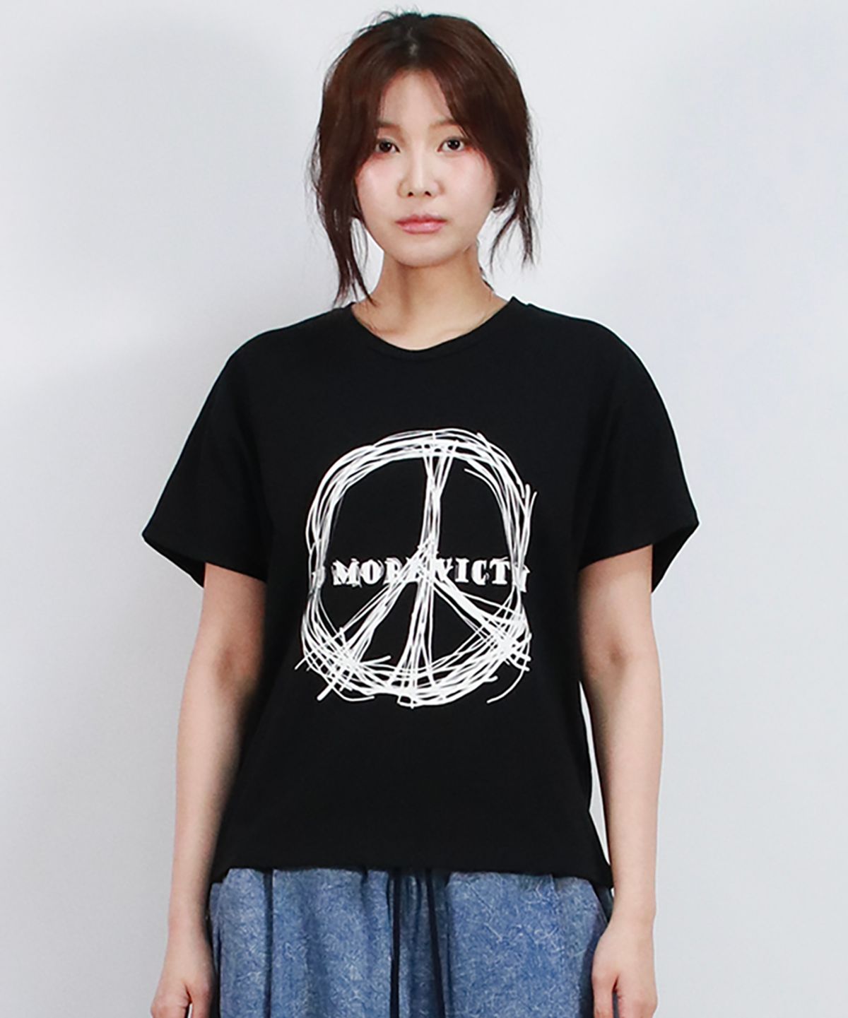 드마크(DEMARC) piece graphic standard fit French short-sleeved Black