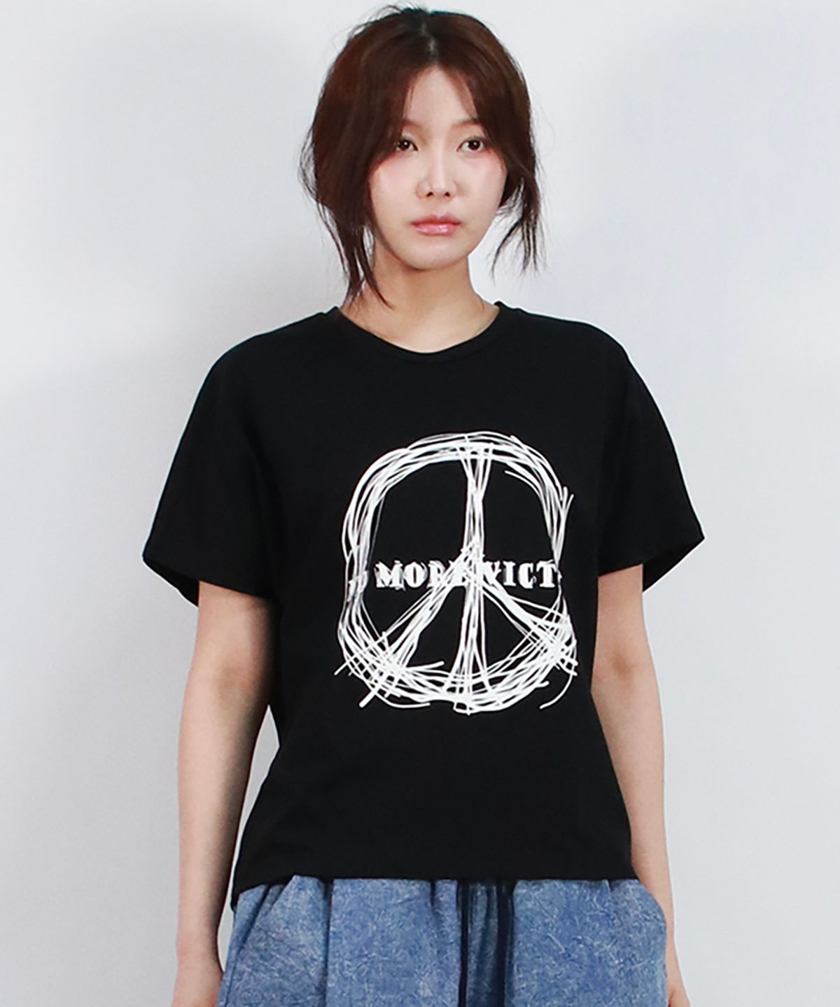 드마크(DEMARC) piece graphic standard fit French short-sleeved Black