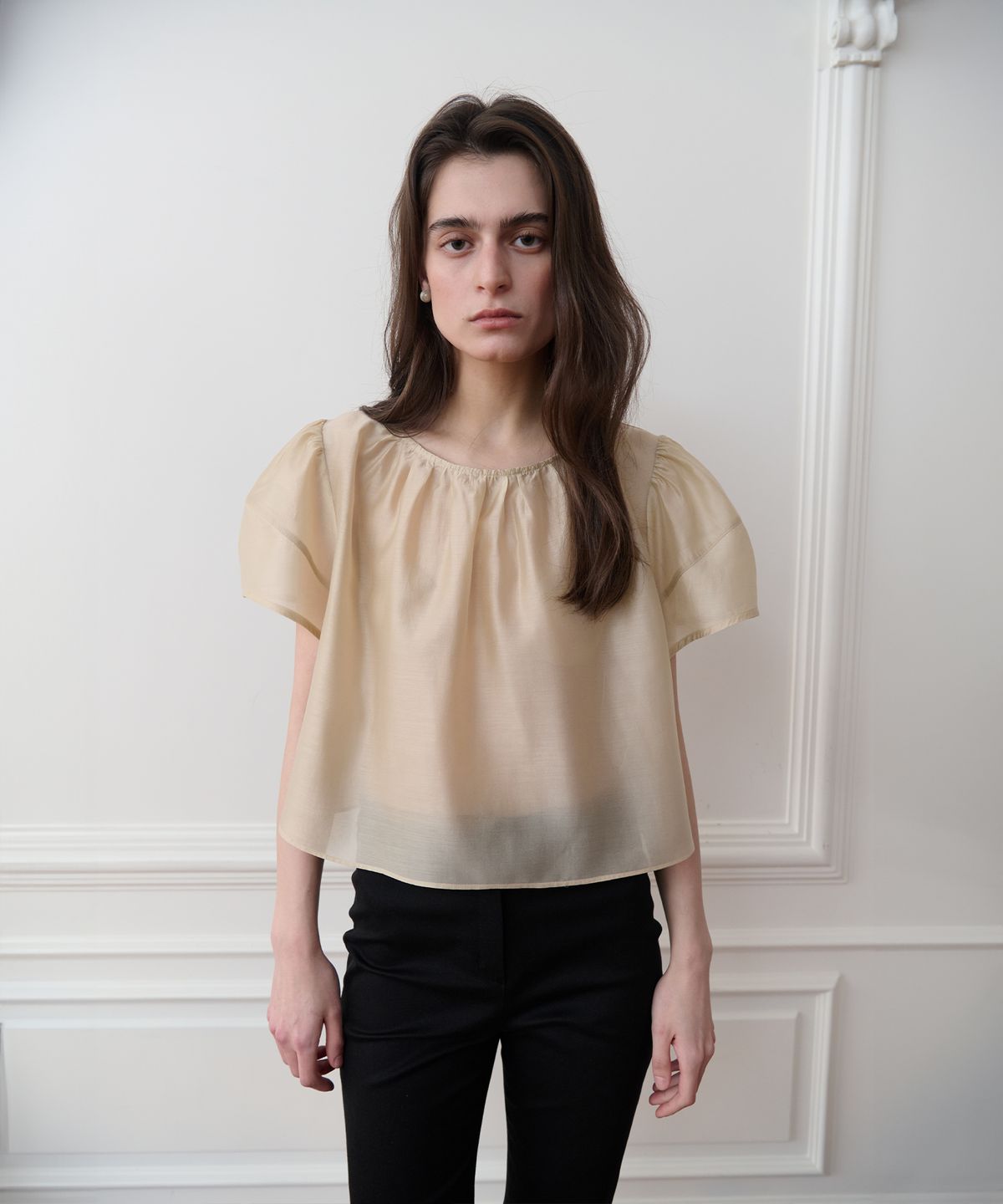 더포르타(THEPORTA) SHEER PUFF RIBBON BLOUSE, SHELL BEIGE