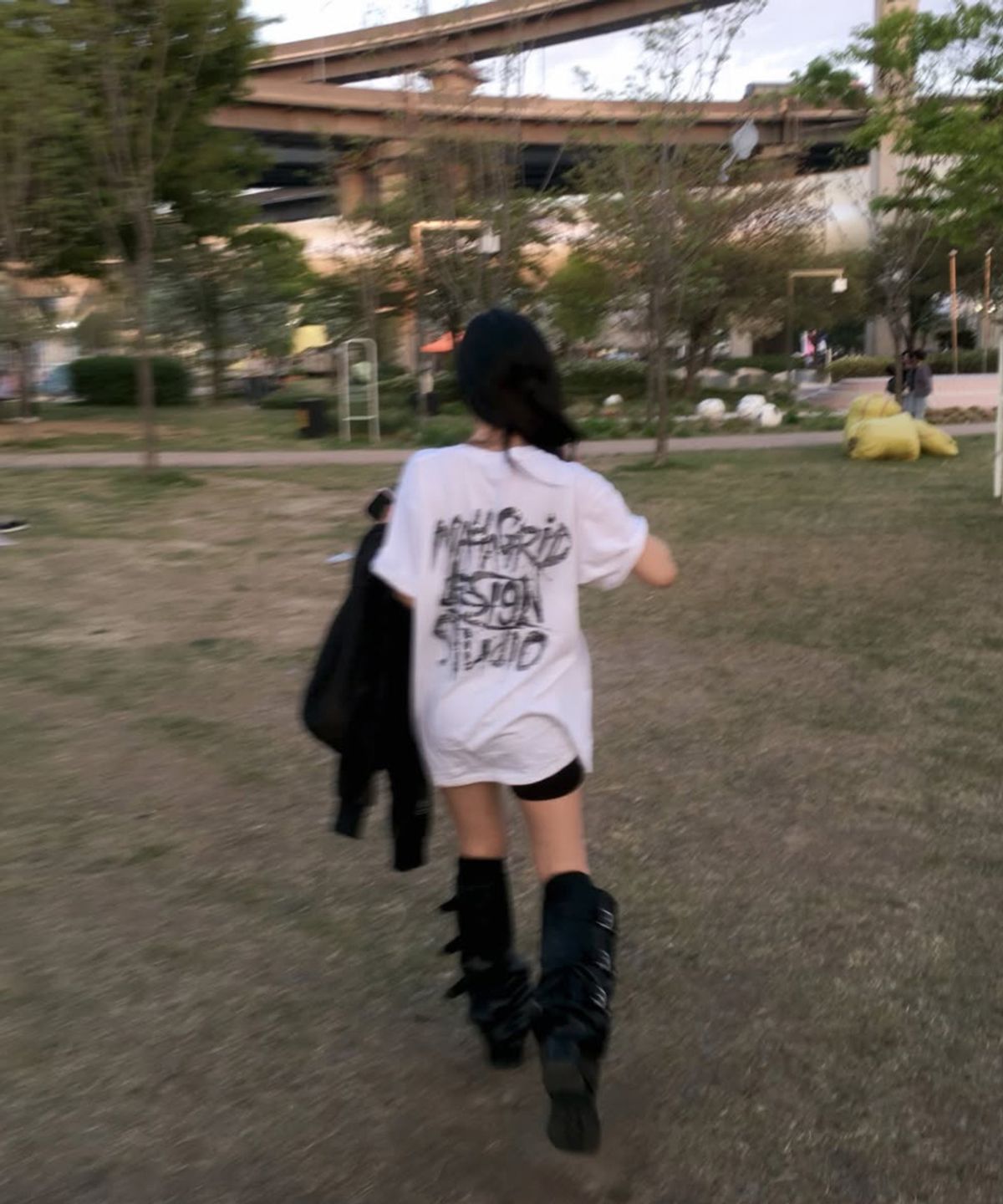 마하그리드(MAHAGRID) PAISLEY SLASH LOGO TEE WHITE(MG2GMMT523A)