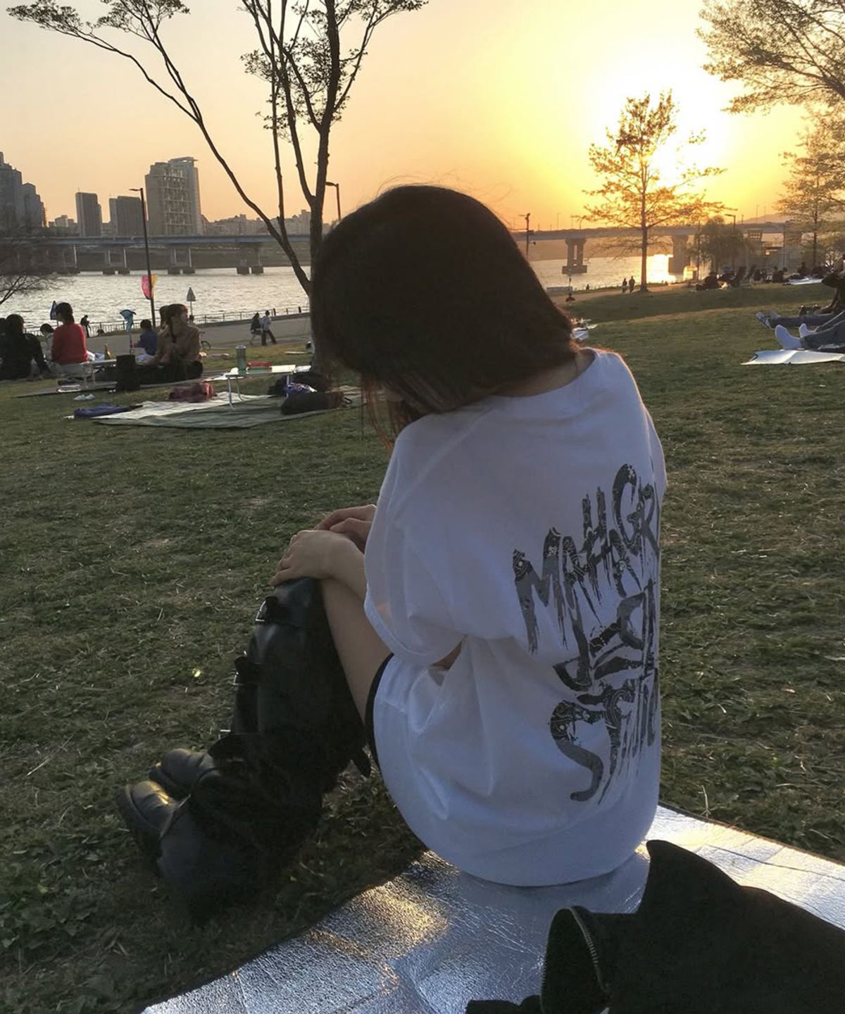 마하그리드(MAHAGRID) PAISLEY SLASH LOGO TEE WHITE(MG2GMMT523A)