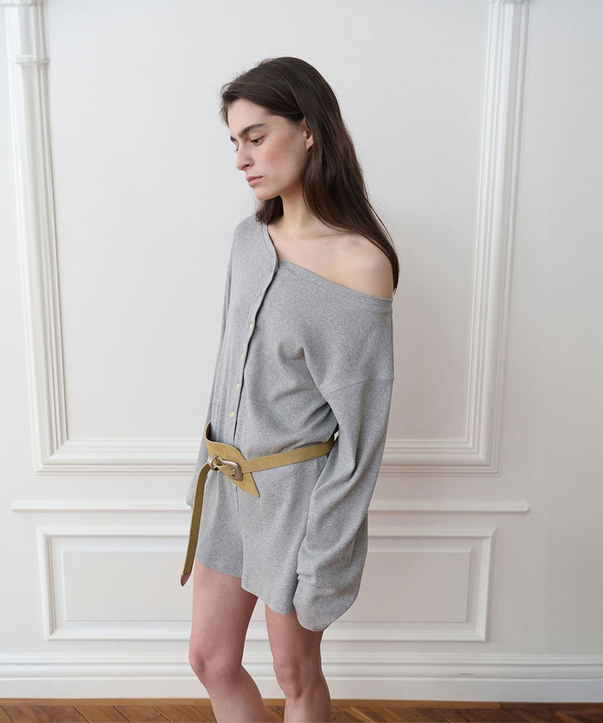 더포르타(THEPORTA) BUTTON RIB ROMPER, GRAY