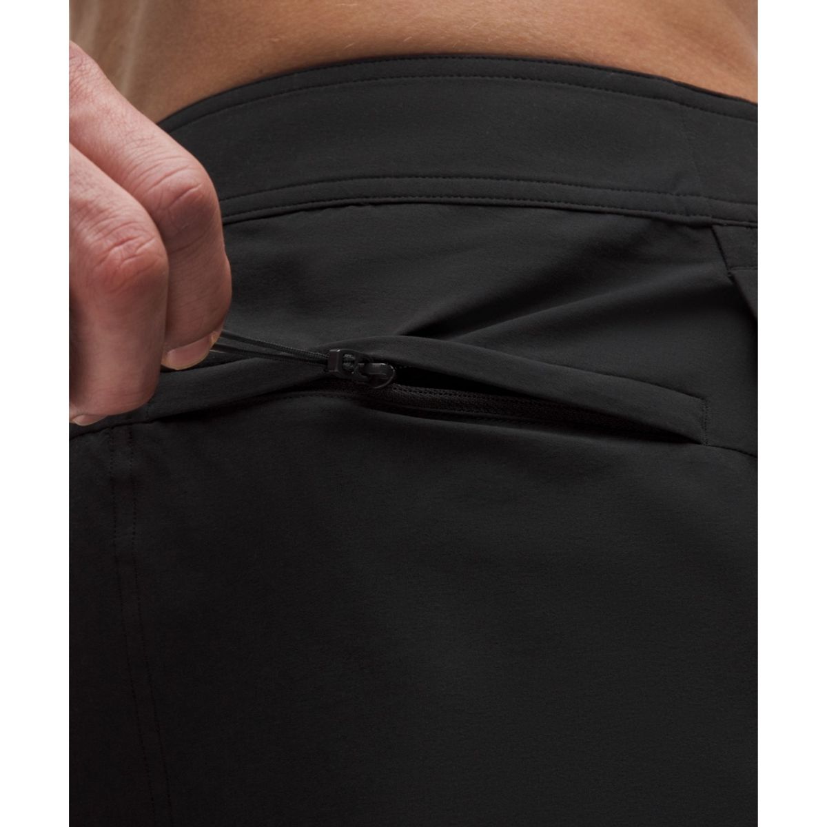 룰루레몬(LULULEMON) 클래식 핏 라이너리스 보드 쇼츠 7inch  BLK