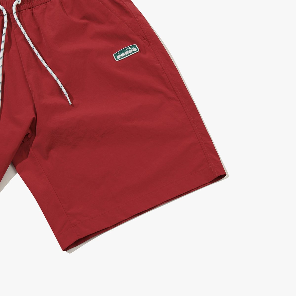 디아도라(diadora) 컴피 4부 우븐 쇼츠 RED