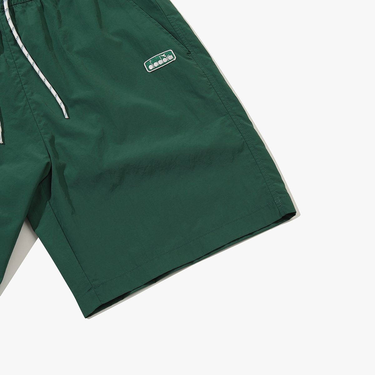디아도라(diadora) 컴피 4부 우븐 쇼츠 GREEN