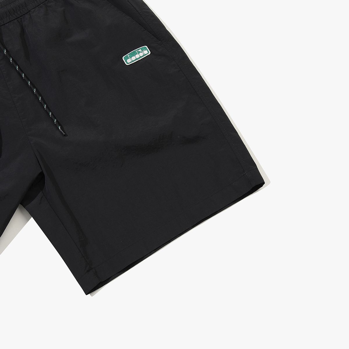 디아도라(diadora) 컴피 4부 우븐 쇼츠 BLACK