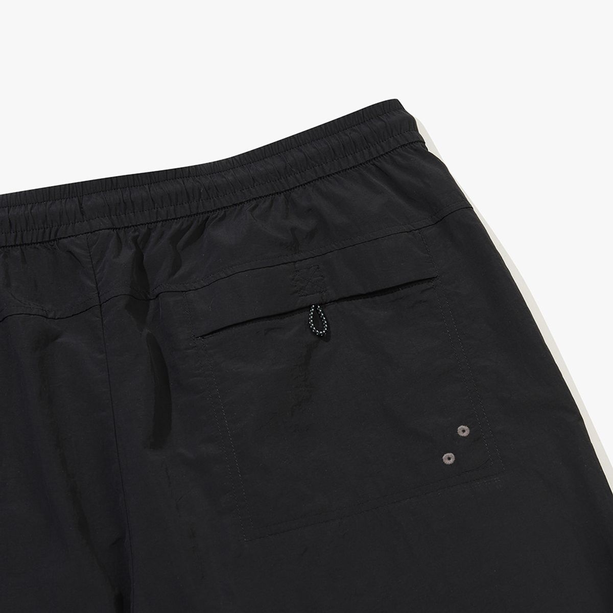 디아도라(diadora) 컴피 4부 우븐 쇼츠 BLACK