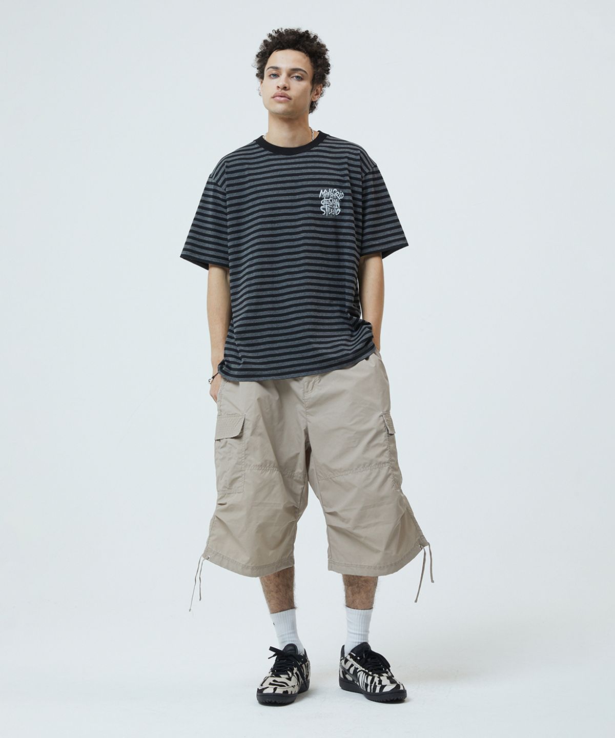 마하그리드(MAHAGRID) STRIPE SLASH LOGO TEE GREY(MG2GMMT513A)