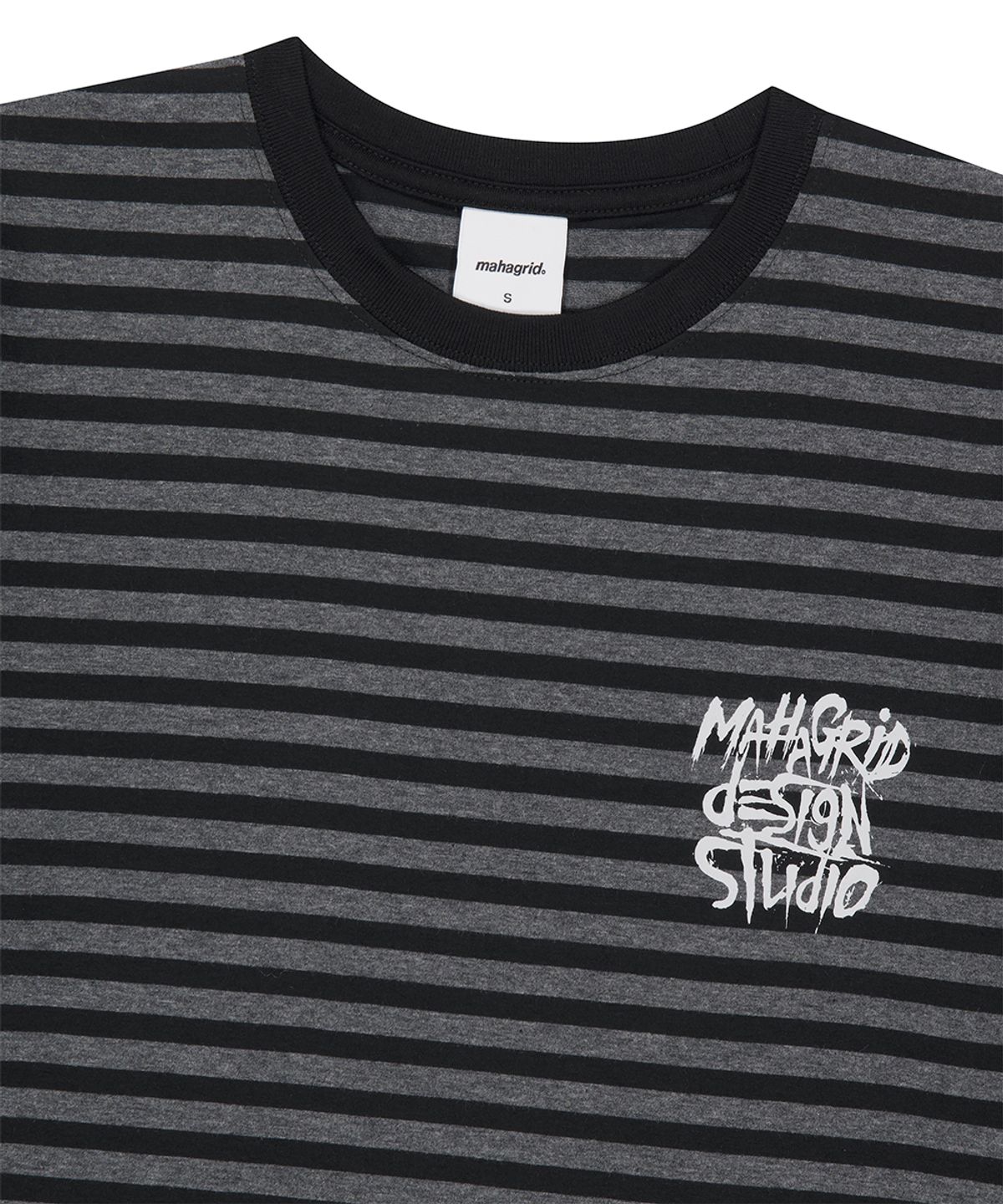 마하그리드(MAHAGRID) STRIPE SLASH LOGO TEE CHARCOAL(MG2GMMT513A)