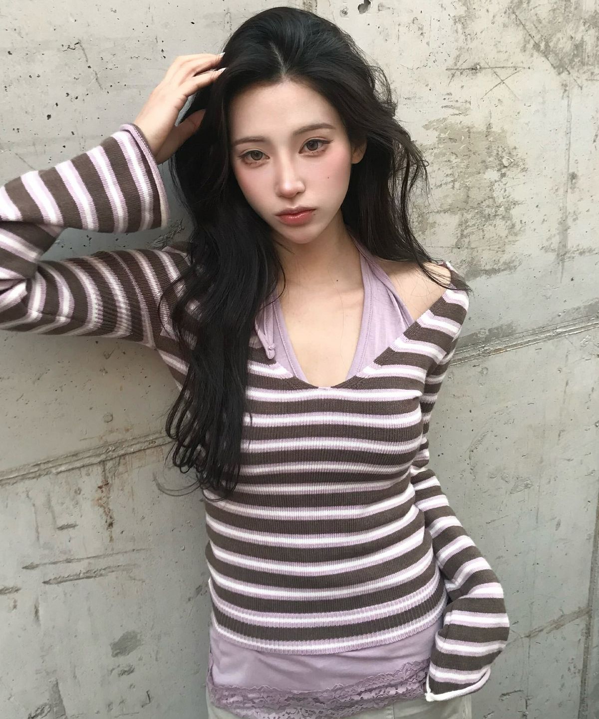 라티젠(LARTIGENT) L23 STRIPE DEEP V-NECK KNIT(BROWN)