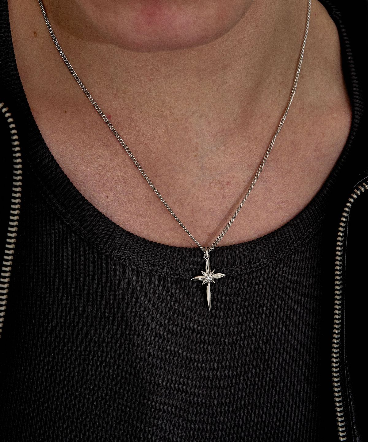 에이지47(AG47) M.C-N-12 Cross Flower Cubic Necklace