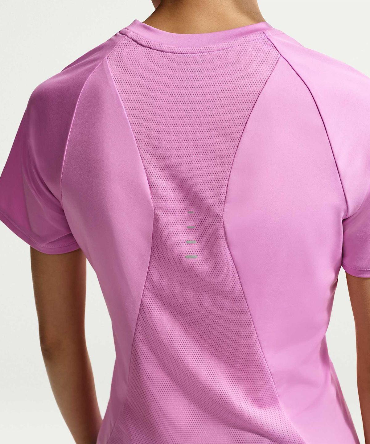 나이키(NIKE) 스위프트 드라이 핏 반소매 러닝 탑 W - 라이트 마젠타 / HM9699-503
