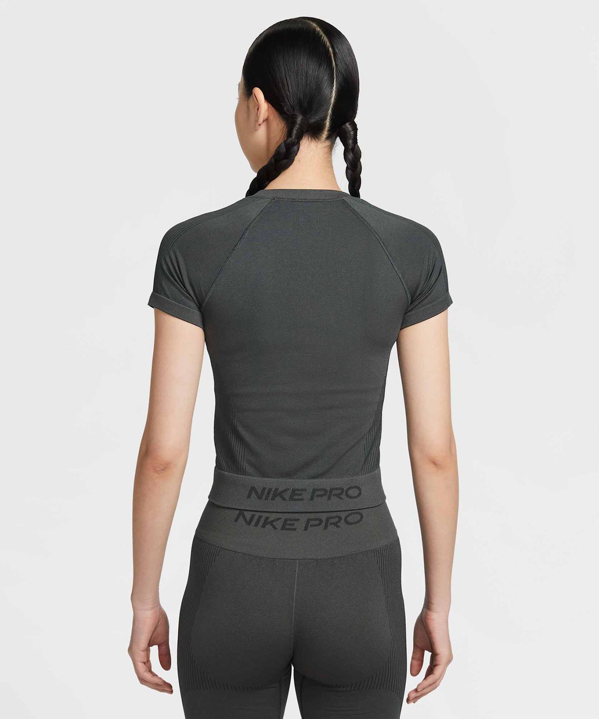 나이키(NIKE) 프로 심리스 드라이 핏 티셔츠 W - 다크 스모크 그레이 / IM9973-070