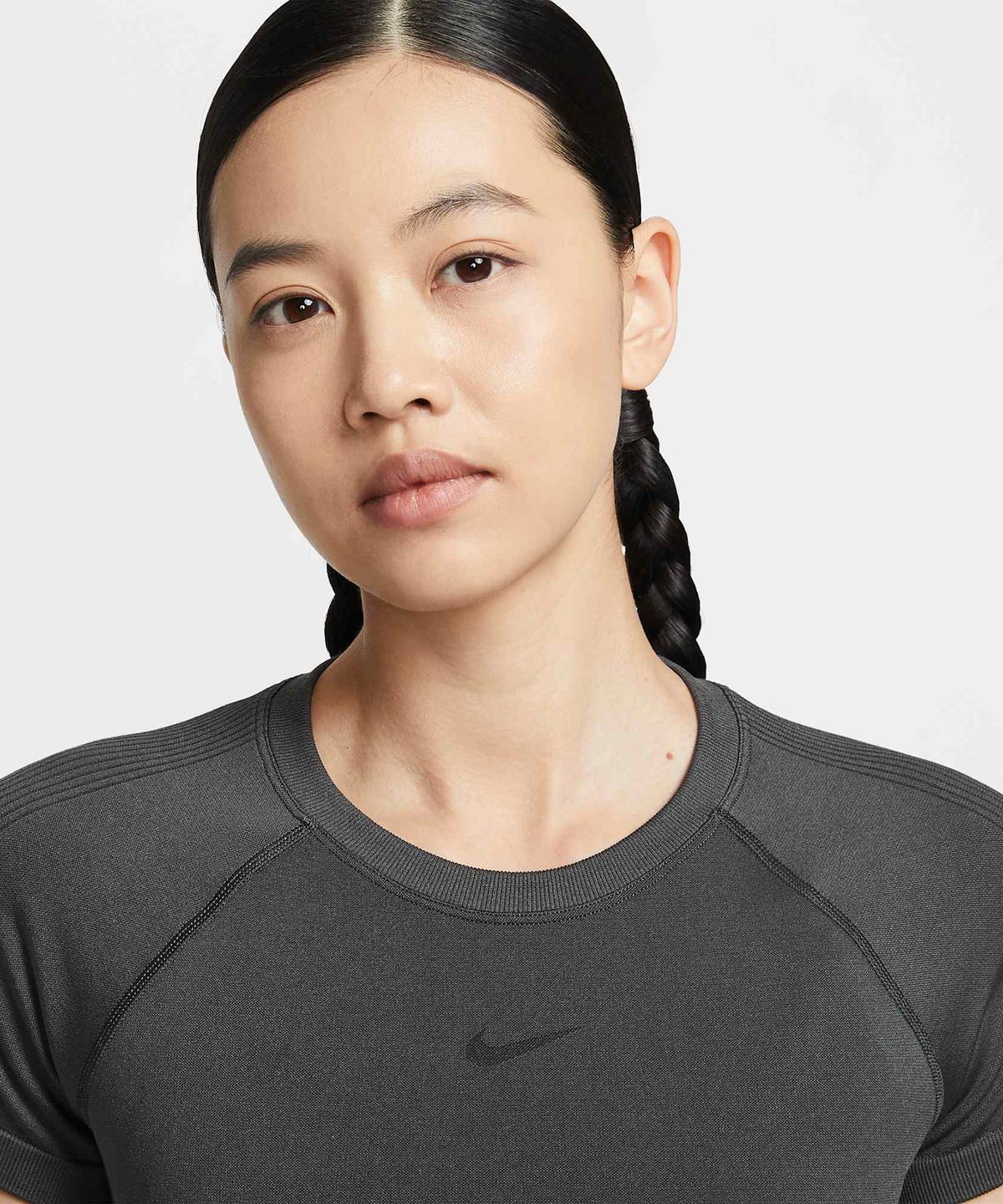 나이키(NIKE) 프로 심리스 드라이 핏 티셔츠 W - 다크 스모크 그레이 / IM9973-070