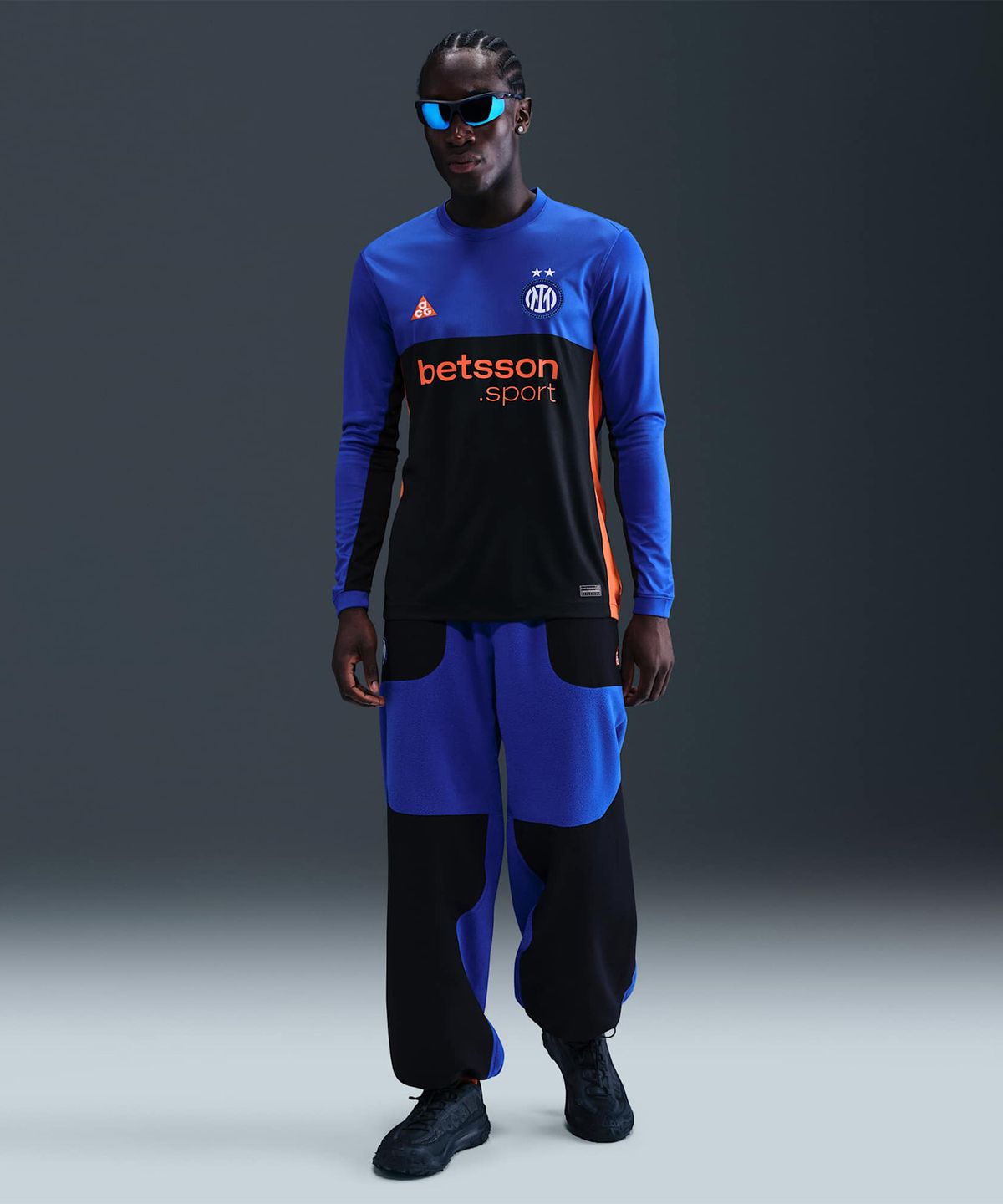 나이키(NIKE) 인터 밀란 2026 스타디움 SE ACG 드라이 핏 축구 긴소매 레플리카 저지 M - 하이퍼 블루:블랙:세이프티 오렌지 / IB3144-413