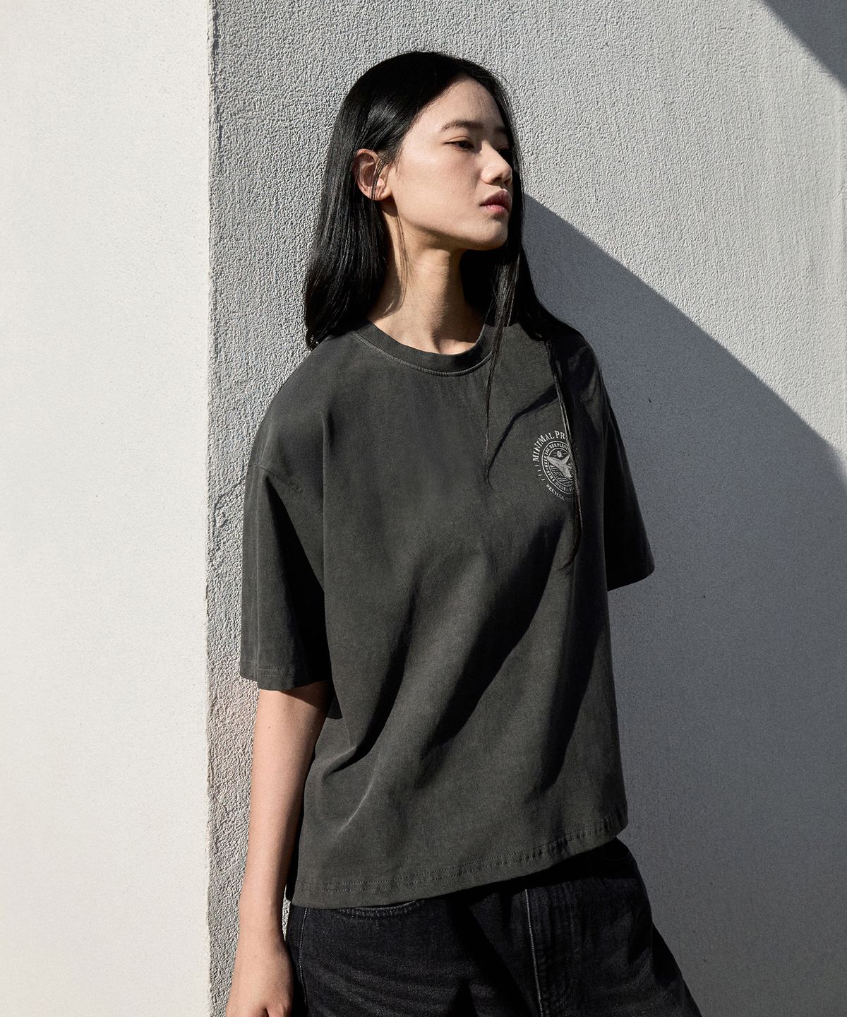 미니멀프로젝트(MINIMALPROJECT) 웨일 피그먼트 크롭 반팔티셔츠 MST166C [DARKGRAY]