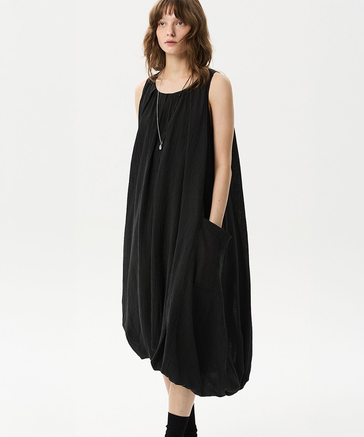 미드앤로우(MIDNLOW) Balloon Sleeveless Dress(Black)