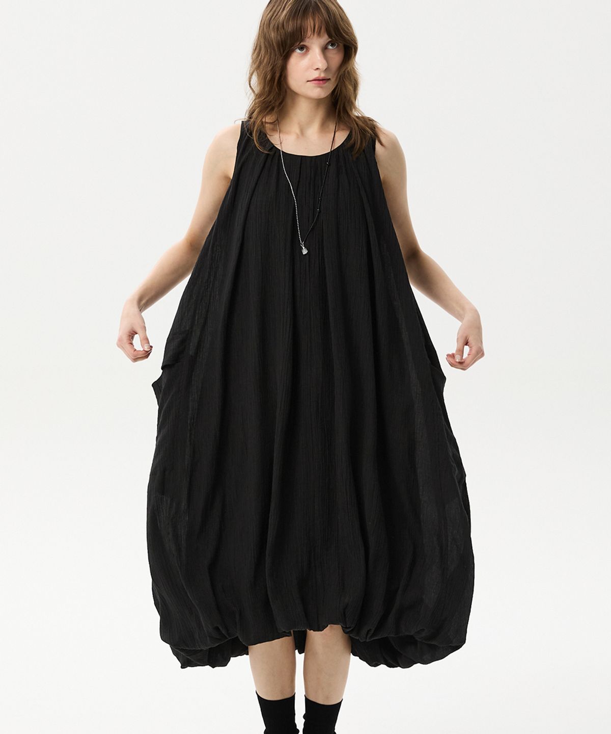 미드앤로우(MIDNLOW) Balloon Sleeveless Dress(Black)