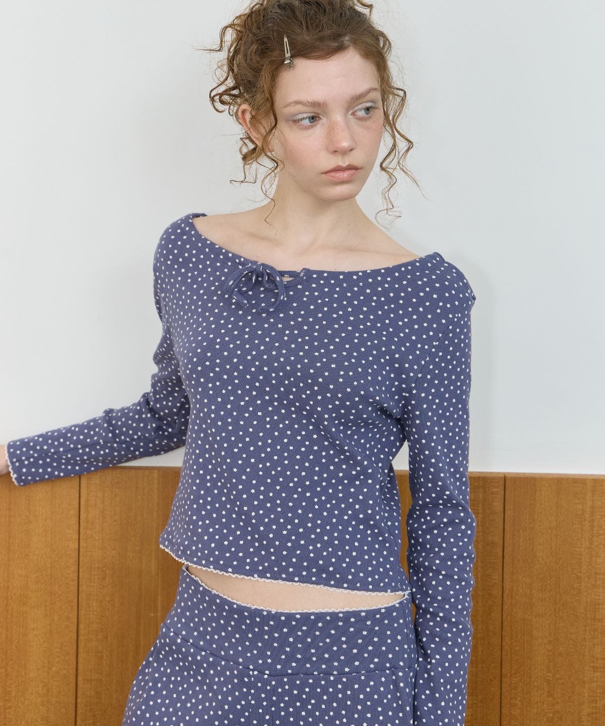 레터리(LETERIE) FLOWER PATTERN T-SHIRT_NAVY