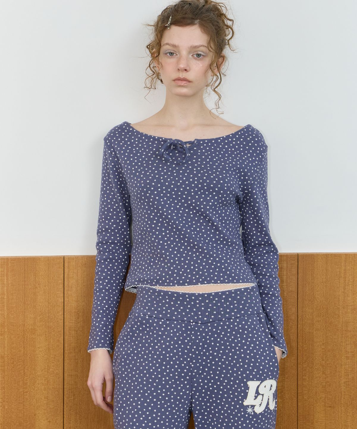 레터리(LETERIE) FLOWER PATTERN T-SHIRT_NAVY