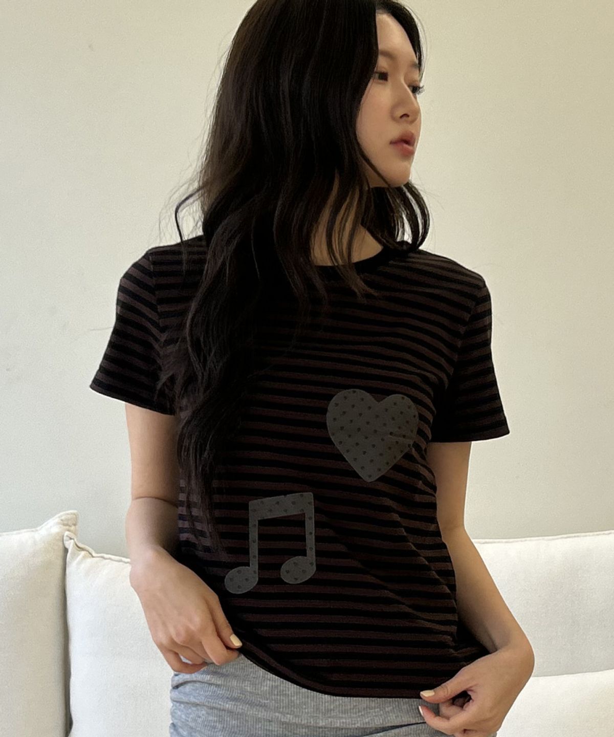 로긴 앤 로지(ROGIN N ROSIE) Melody Heart Stripe T-shirt Black-Brown