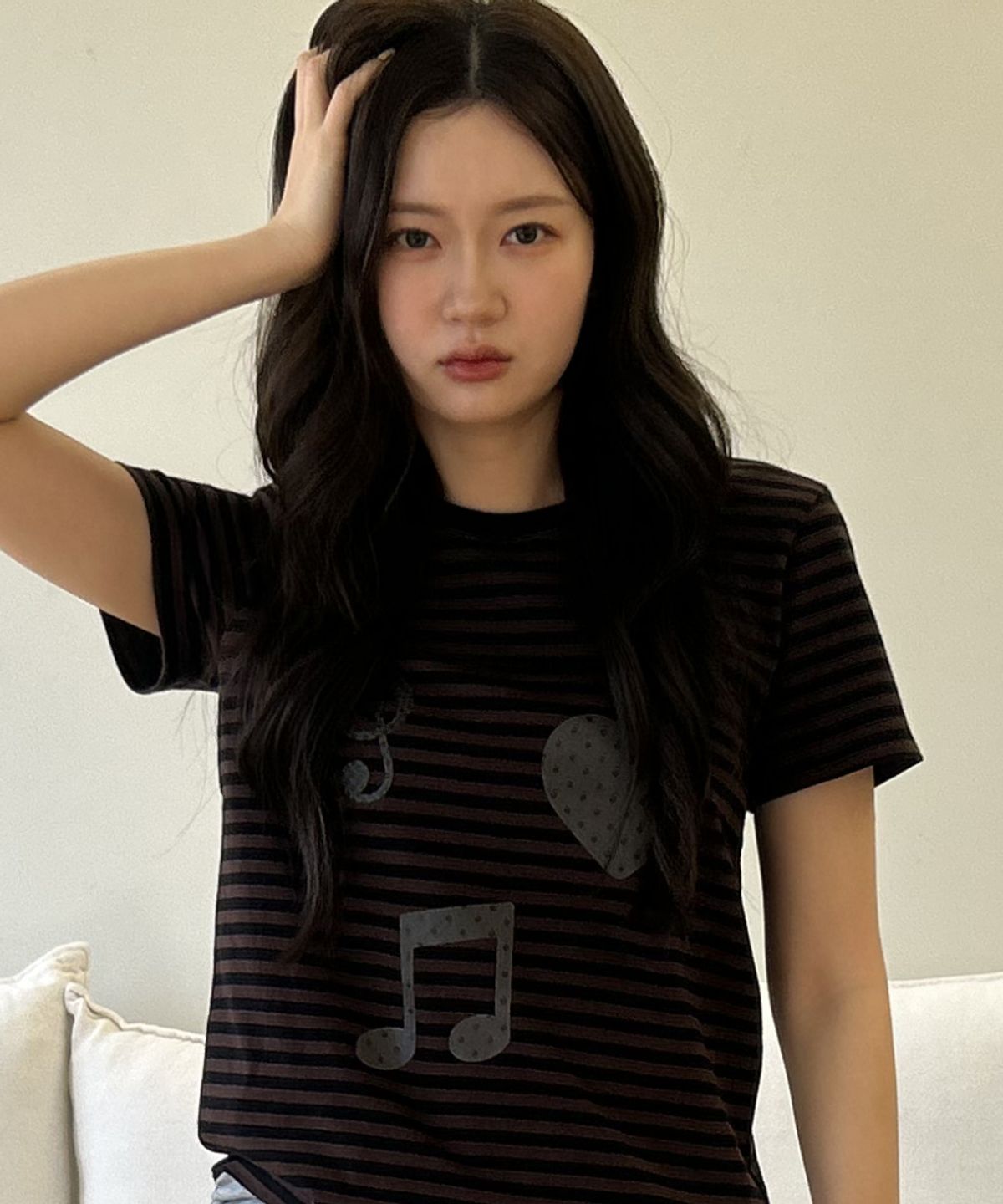 로긴 앤 로지(ROGIN N ROSIE) Melody Heart Stripe T-shirt Black-Brown