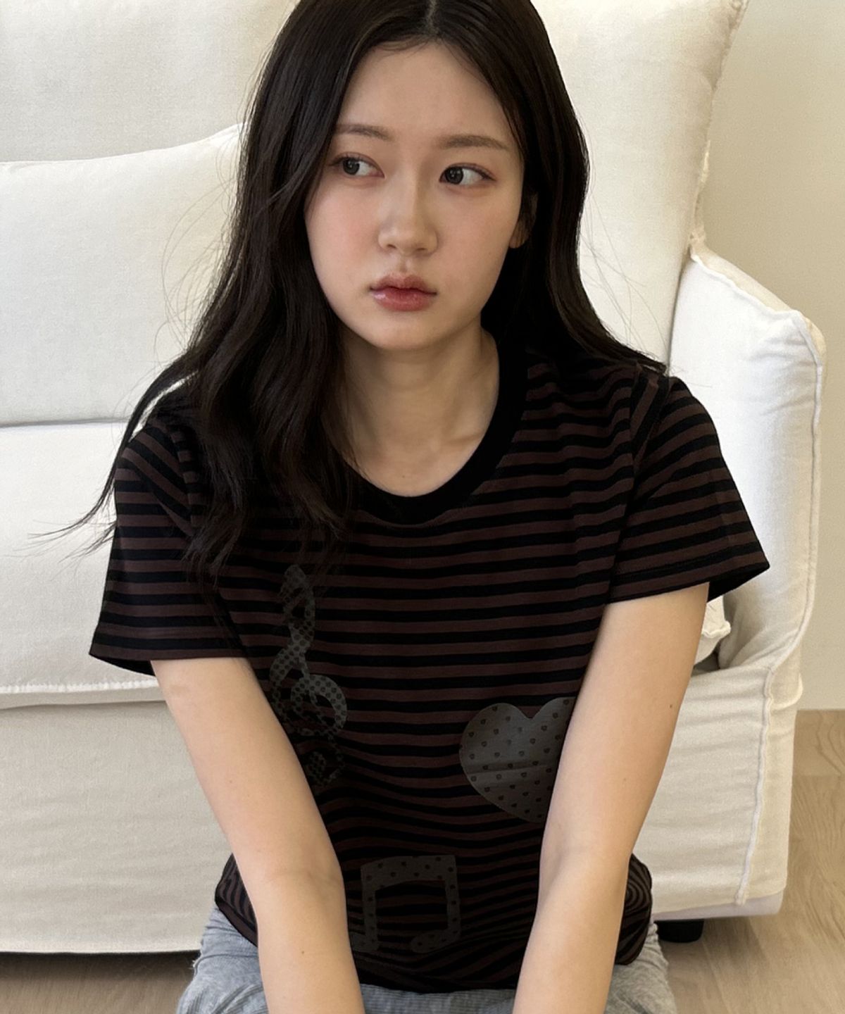 로긴 앤 로지(ROGIN N ROSIE) Melody Heart Stripe T-shirt Black-Brown