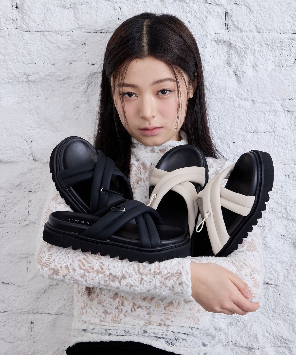 세스띠(CESTI) 퍼피 크로스 슬리퍼 (BLACK)