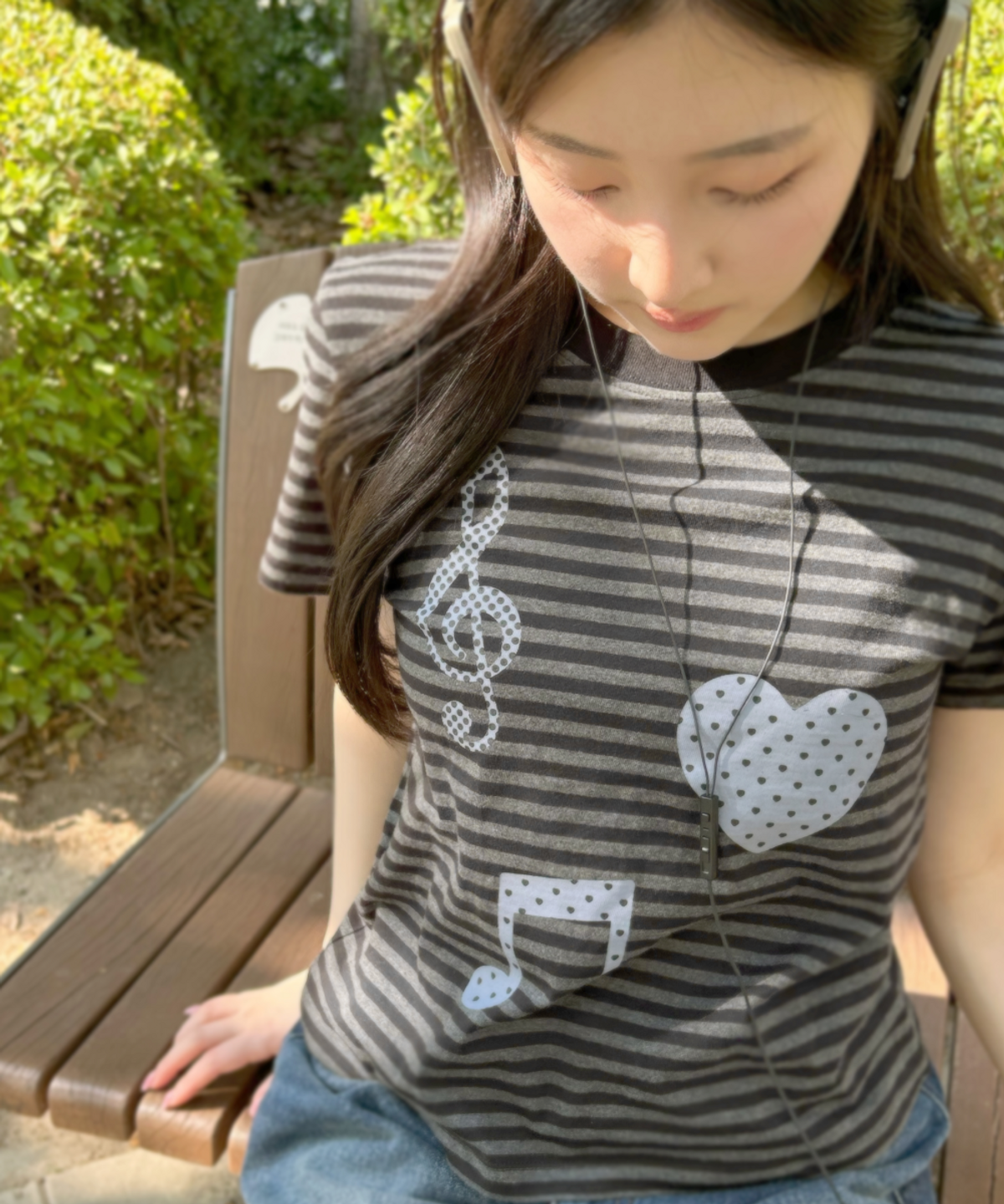 로긴 앤 로지(ROGIN N ROSIE) Melody Heart Stripe T-shirt Charcoal gray