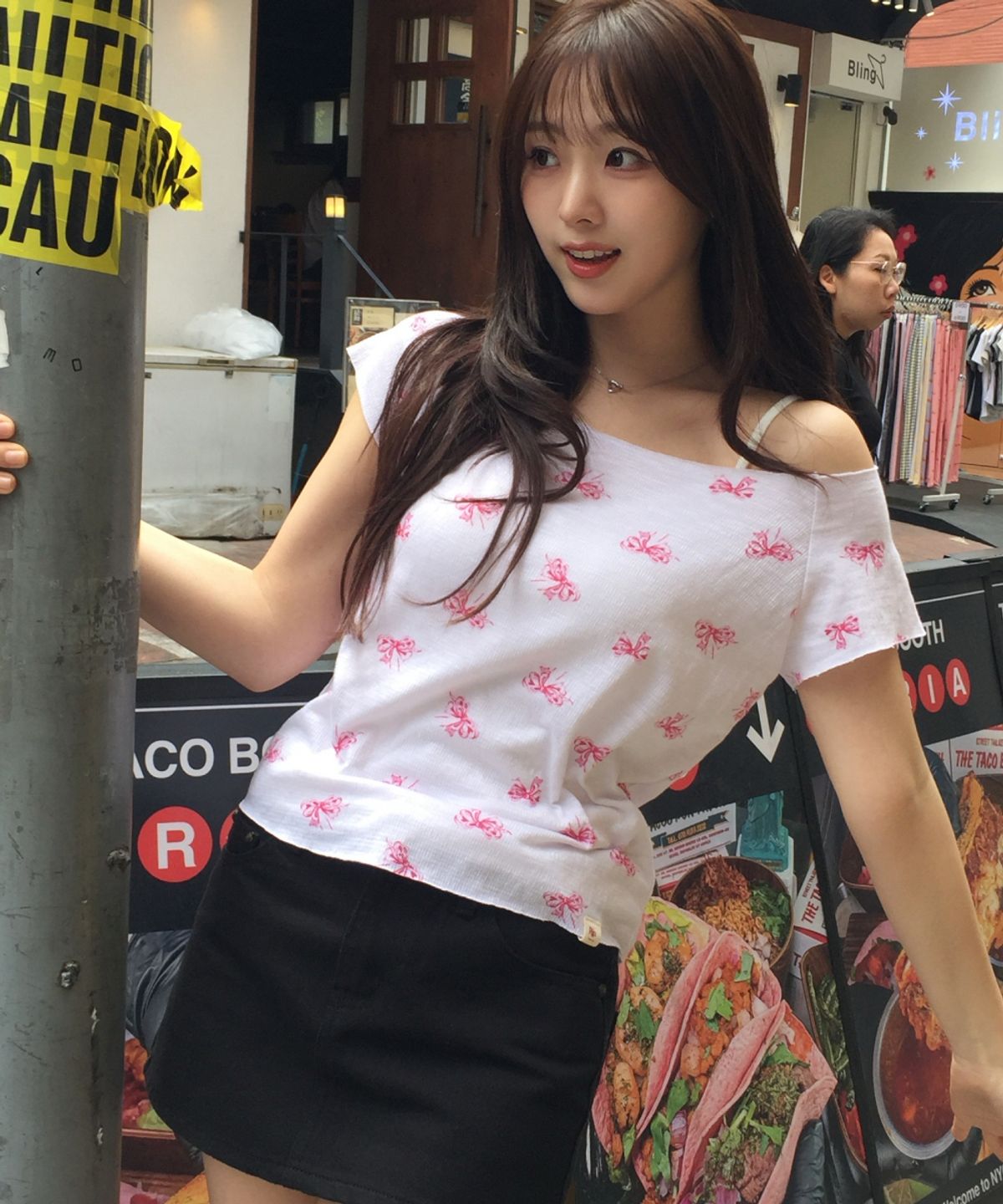 로긴 앤 로지(ROGIN N ROSIE) Ribbon Printed Round Shoulder T-shirt Ivory