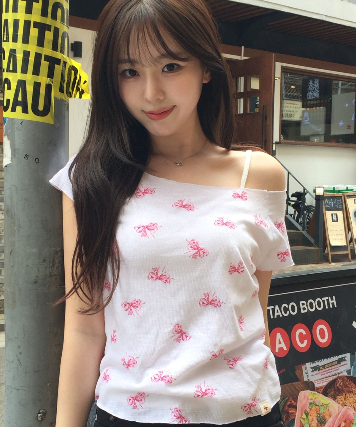 로긴 앤 로지(ROGIN N ROSIE) Ribbon Printed Round Shoulder T-shirt Ivory
