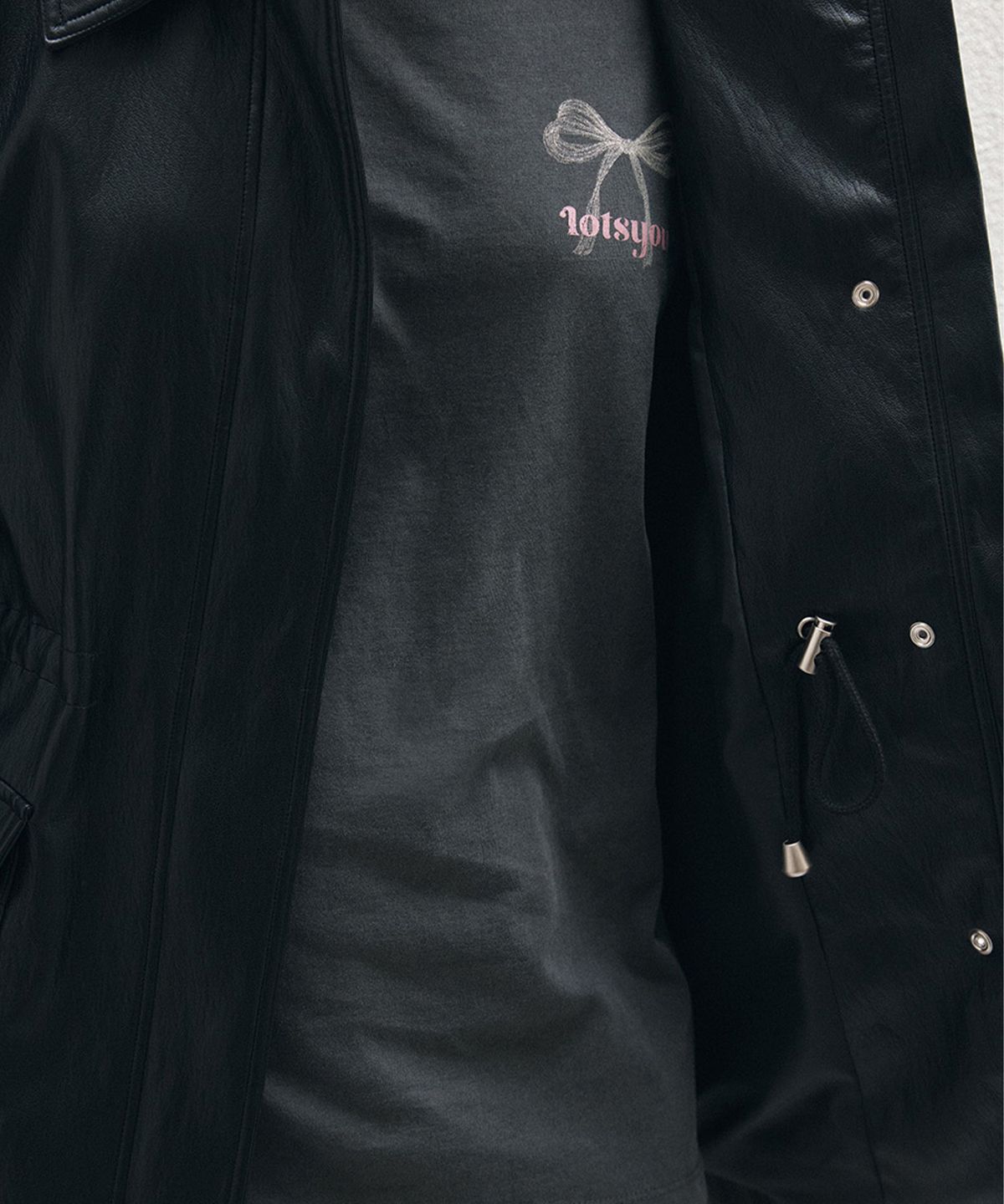 라츠유(LOTSYOU) Rosaline Retro T-shirt Charcoal