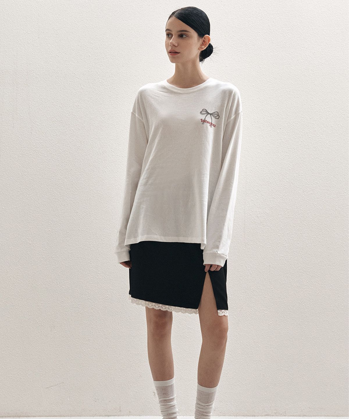 라츠유(LOTSYOU) Rosaline Retro T-shirt Ivory