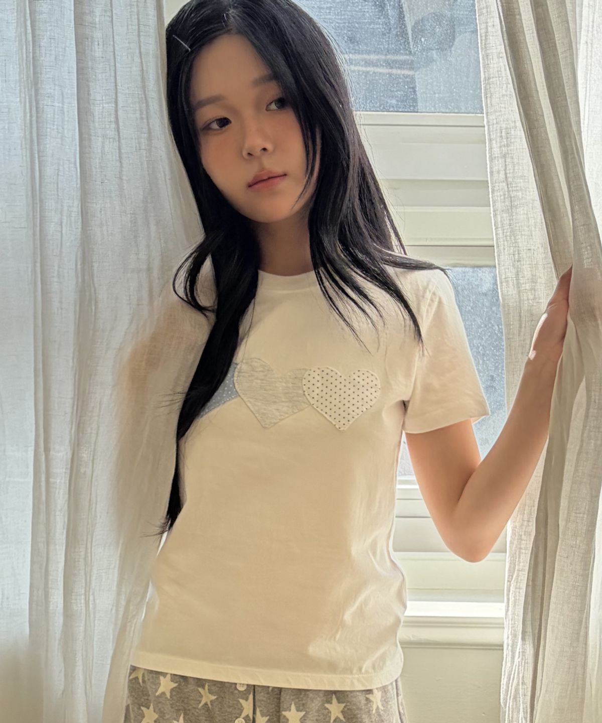 로긴 앤 로지(ROGIN N ROSIE) Silver Dot Heart Patch Cotton T-shirt White
