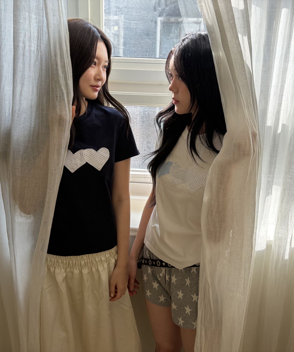 로긴 앤 로지(ROGIN N ROSIE) Silver Dot Heart Patch Cotton T-shirt Navy