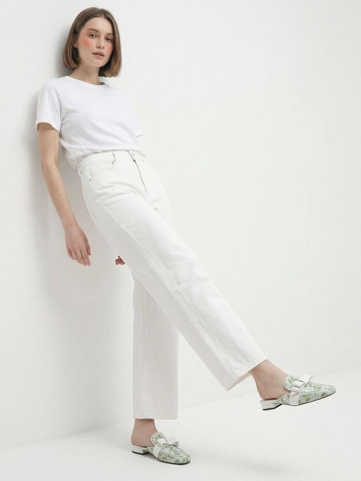 인더발코니(IN THE BALCONY) 26 CLOVERIE - Soft Acacia