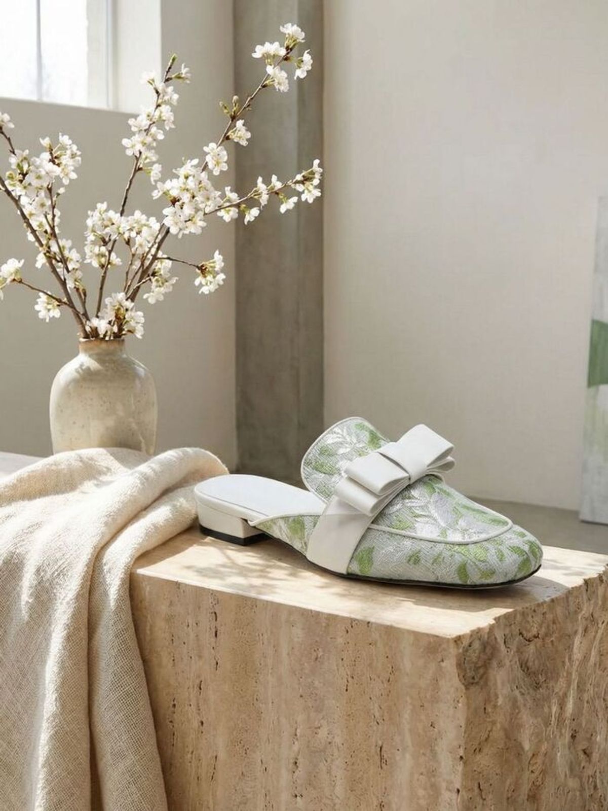 인더발코니(IN THE BALCONY) 26 CLOVERIE - Soft Acacia