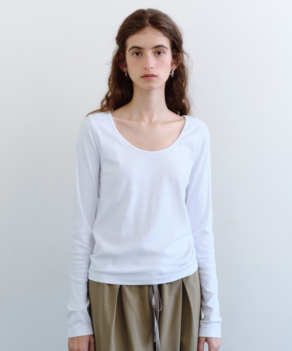 유라고(URAGO) Smooth U-neck t-shirt