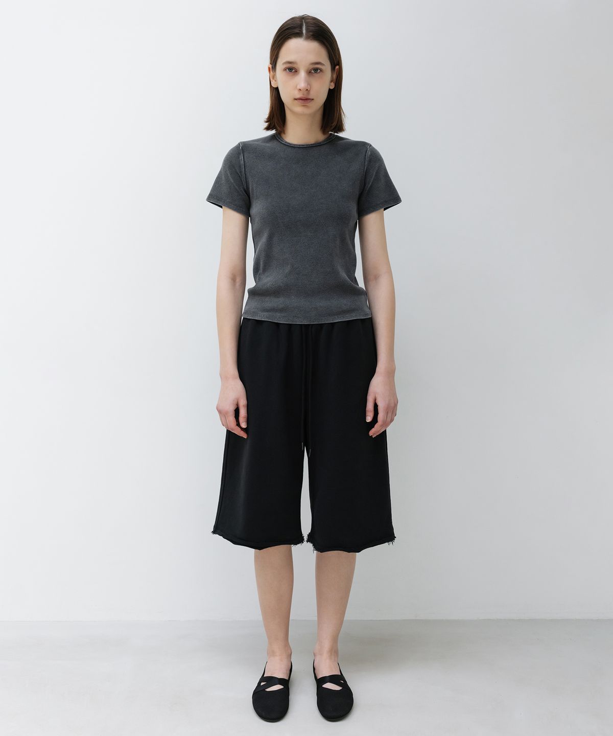 인사일런스 우먼(INSILENCE WOMEN) 워시드 립 하프슬리브 CHARCOAL