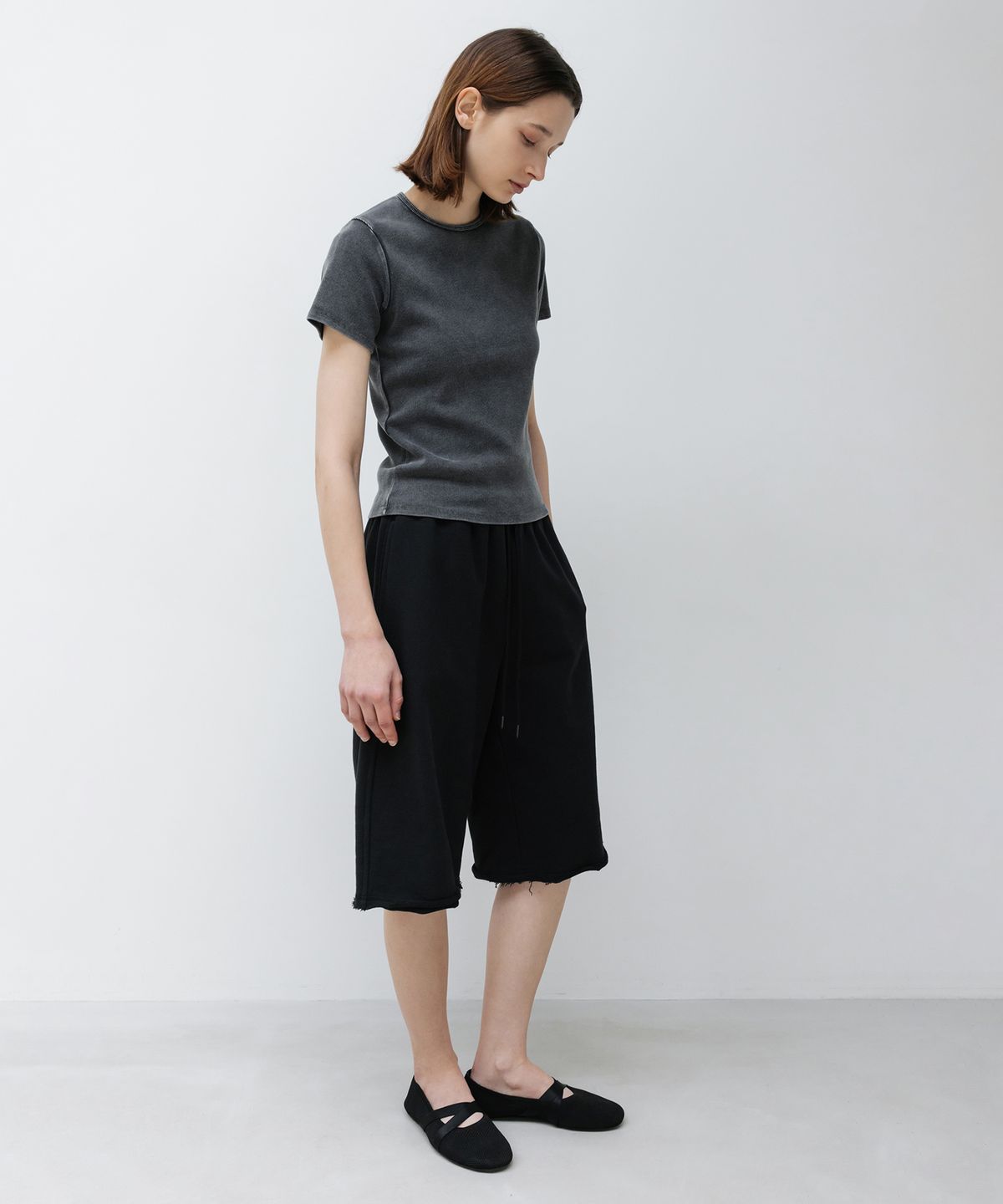 인사일런스 우먼(INSILENCE WOMEN) 워시드 립 하프슬리브 CHARCOAL
