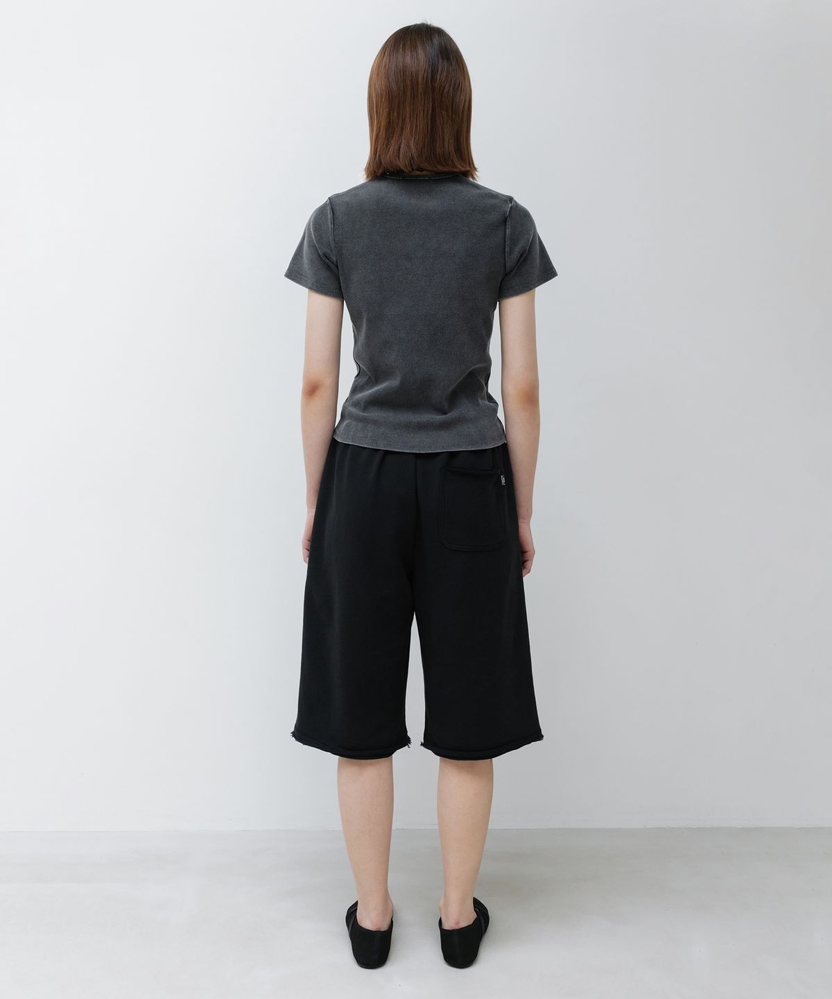 인사일런스 우먼(INSILENCE WOMEN) 워시드 립 하프슬리브 CHARCOAL