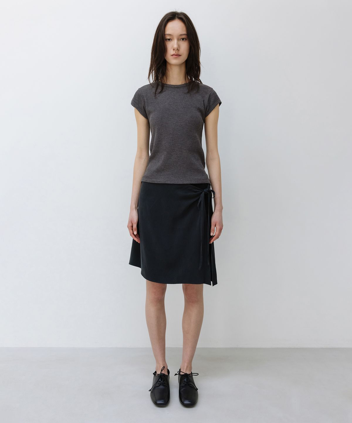 인사일런스 우먼(INSILENCE WOMEN) 와플 베이비핏 캡슬리브 CHARCOAL