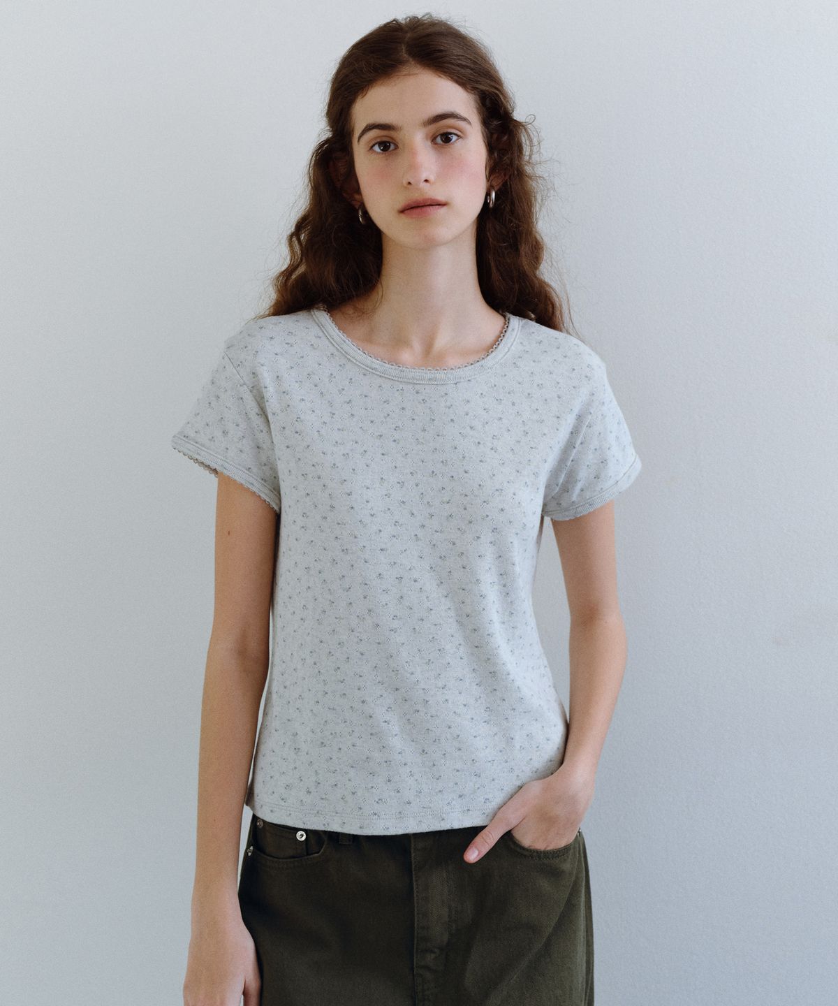 유라고(URAGO) Flower eyelet t-shirt