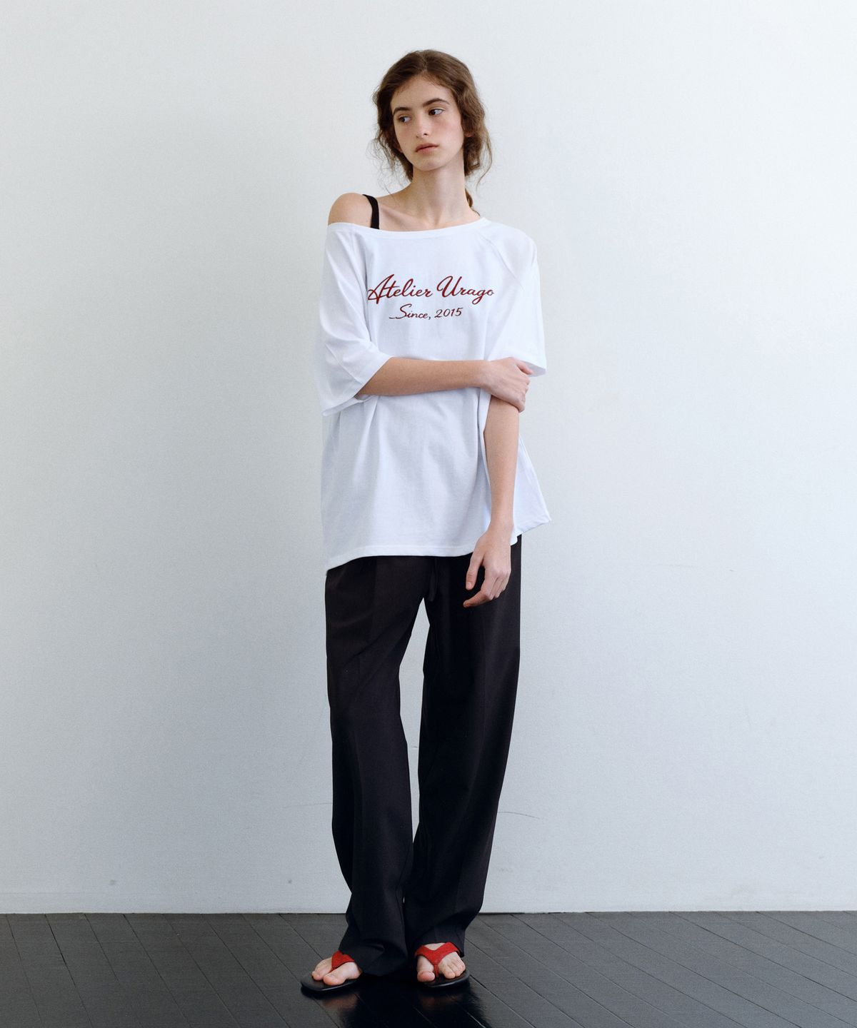 유라고(URAGO) Atelier off shoulder t-shirt