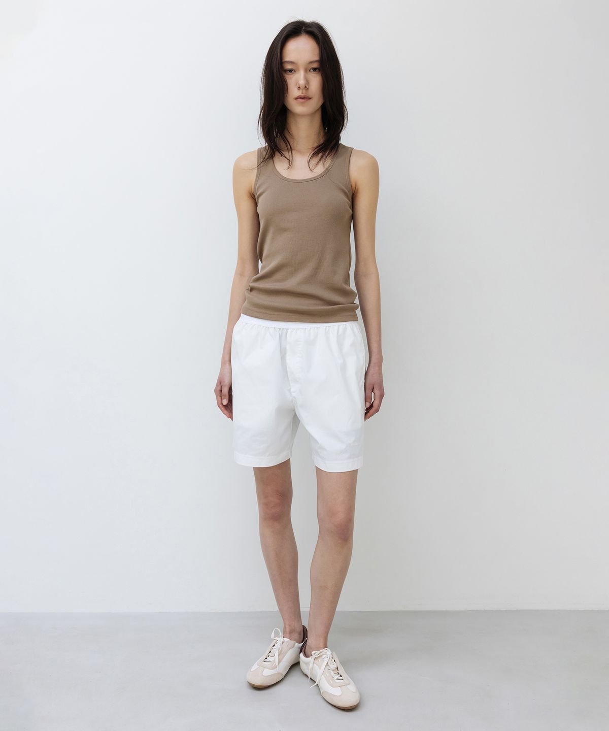 인사일런스 우먼(INSILENCE WOMEN) W 수피마 코튼 U넥 슬리브리스 BEIGE