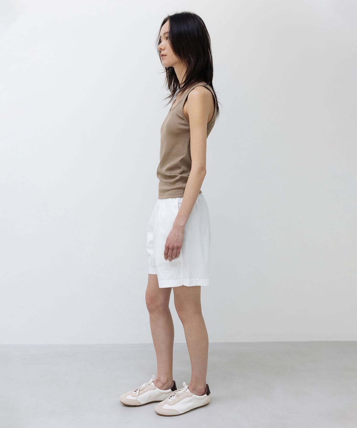 인사일런스 우먼(INSILENCE WOMEN) W 수피마 코튼 U넥 슬리브리스 BEIGE