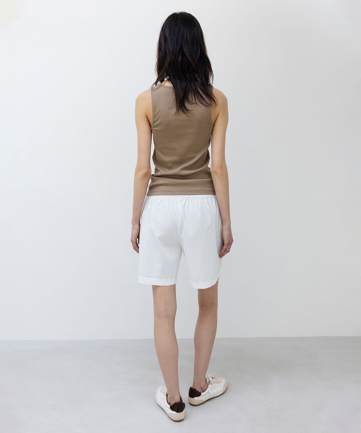 인사일런스 우먼(INSILENCE WOMEN) W 수피마 코튼 U넥 슬리브리스 BEIGE