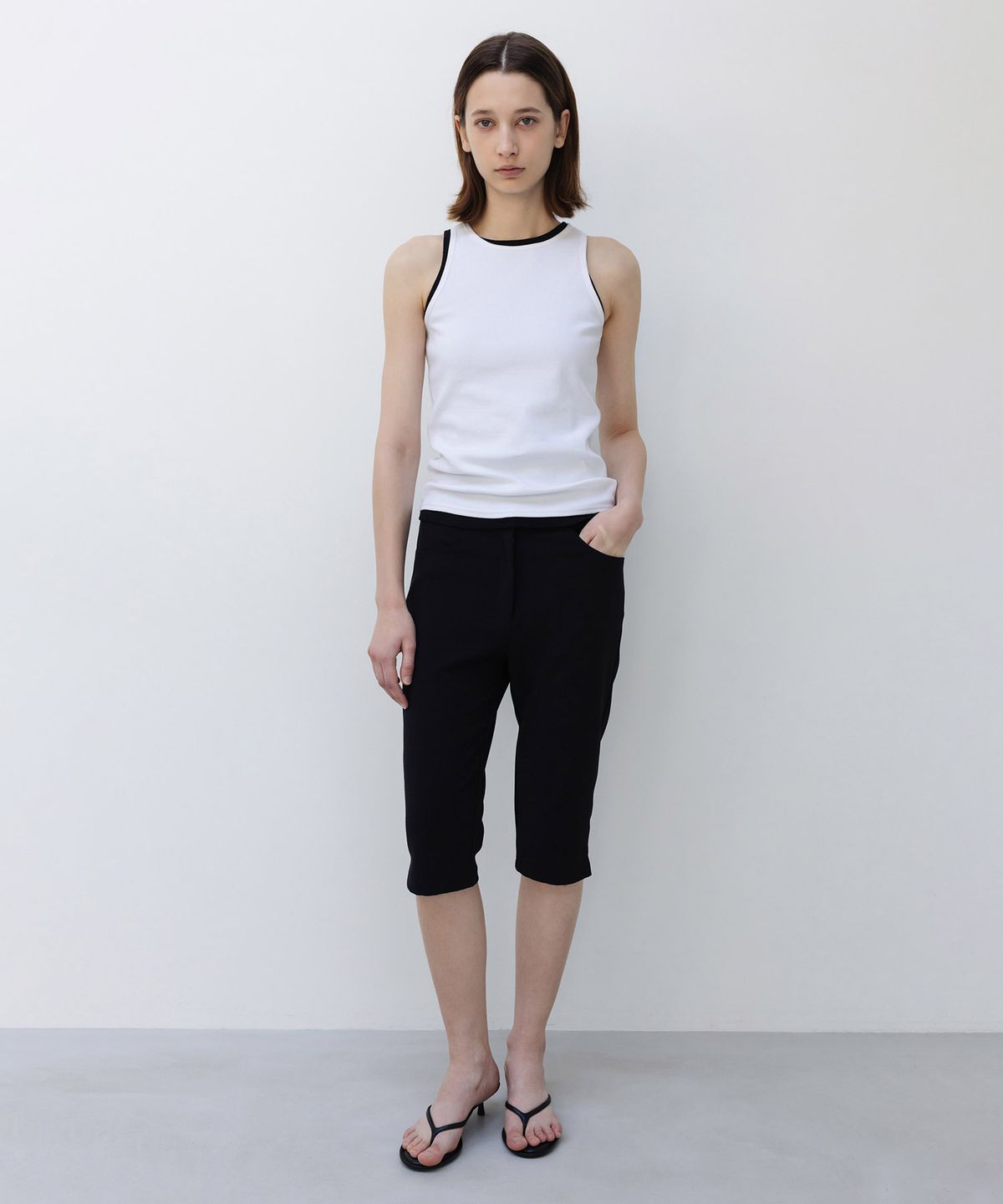 인사일런스 우먼(INSILENCE WOMEN) 워시드 립 홀터 슬리브리스 WHITE