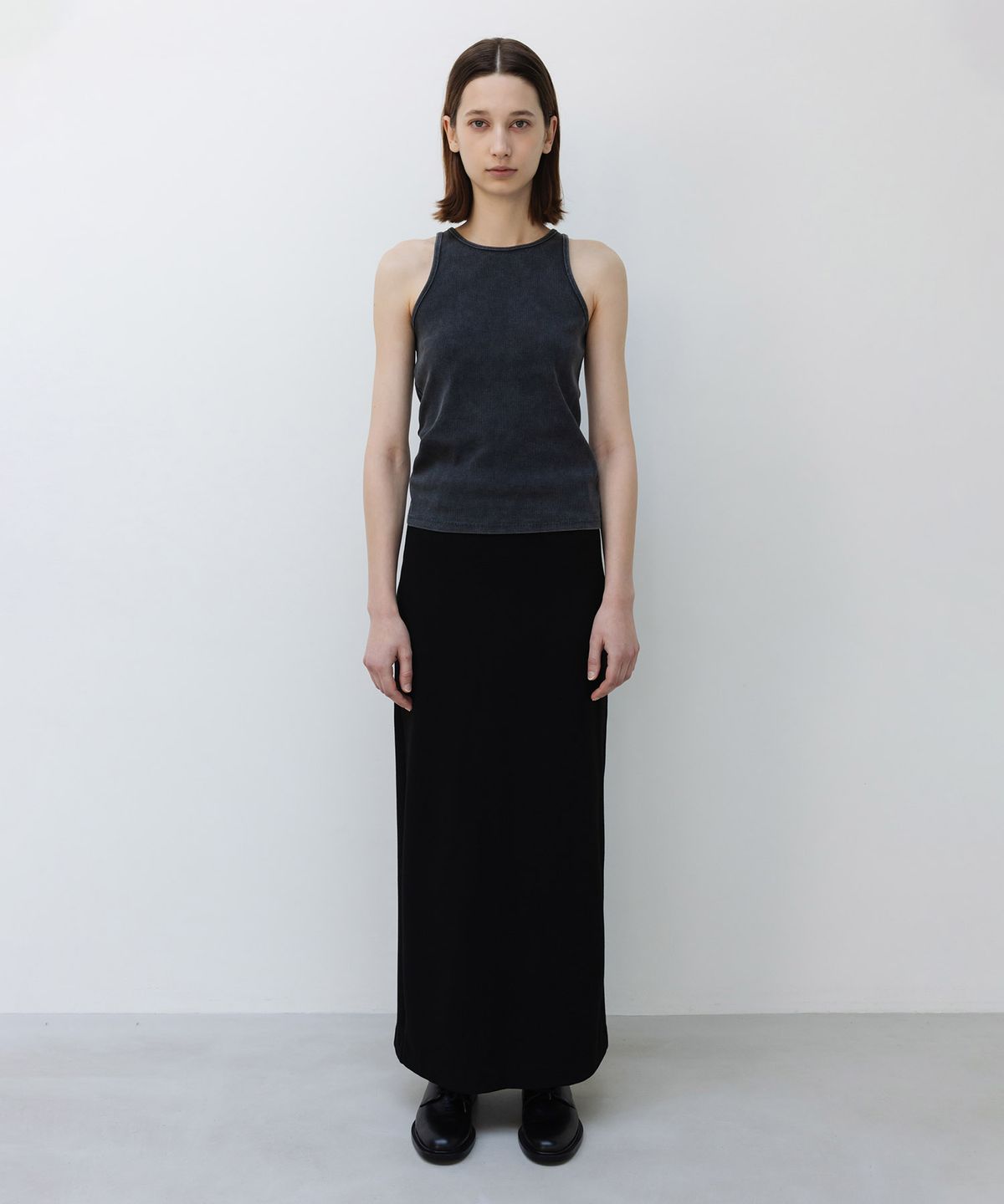 인사일런스 우먼(INSILENCE WOMEN) 워시드 립 홀터 슬리브리스 CHARCOAL