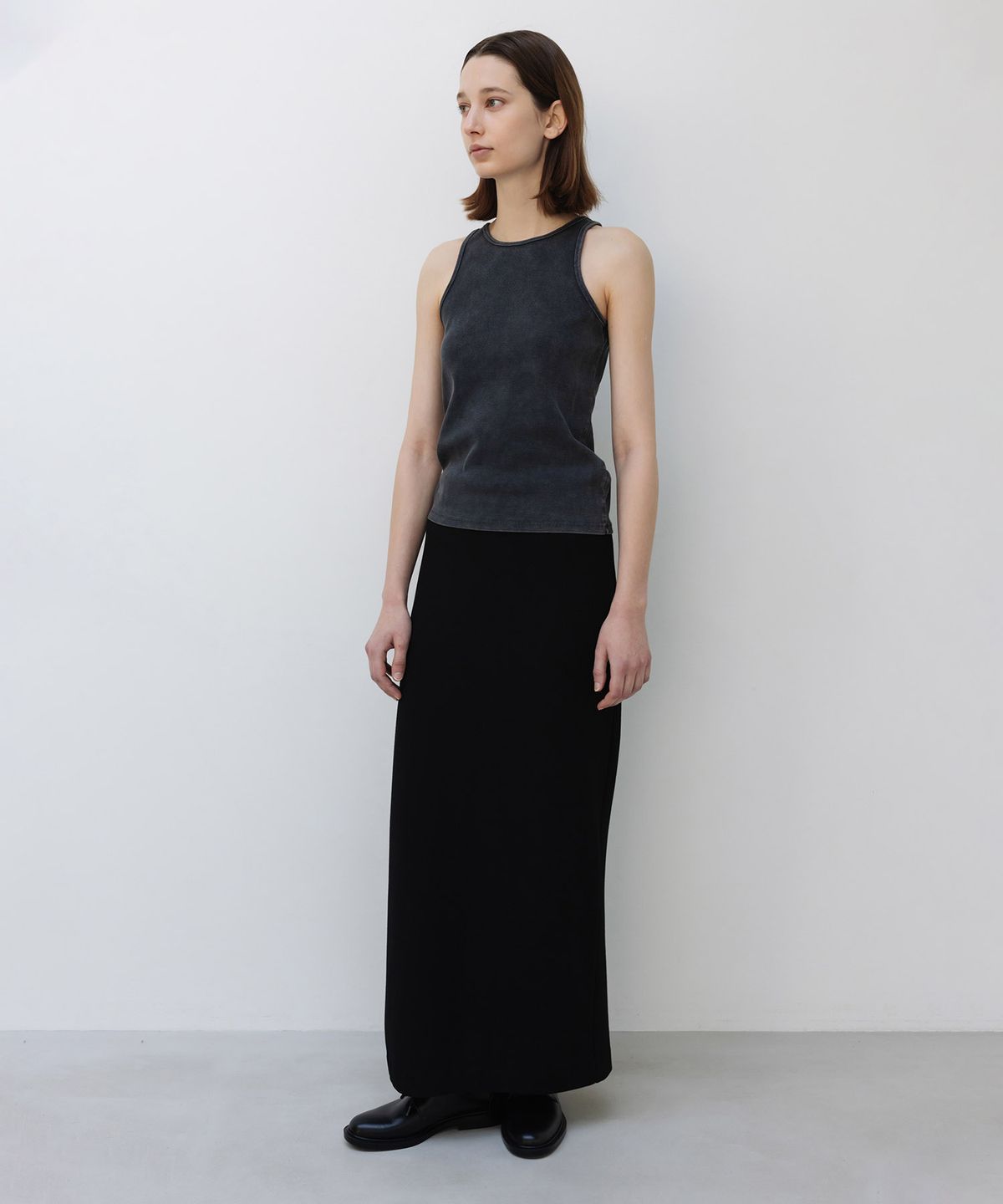 인사일런스 우먼(INSILENCE WOMEN) 워시드 립 홀터 슬리브리스 CHARCOAL